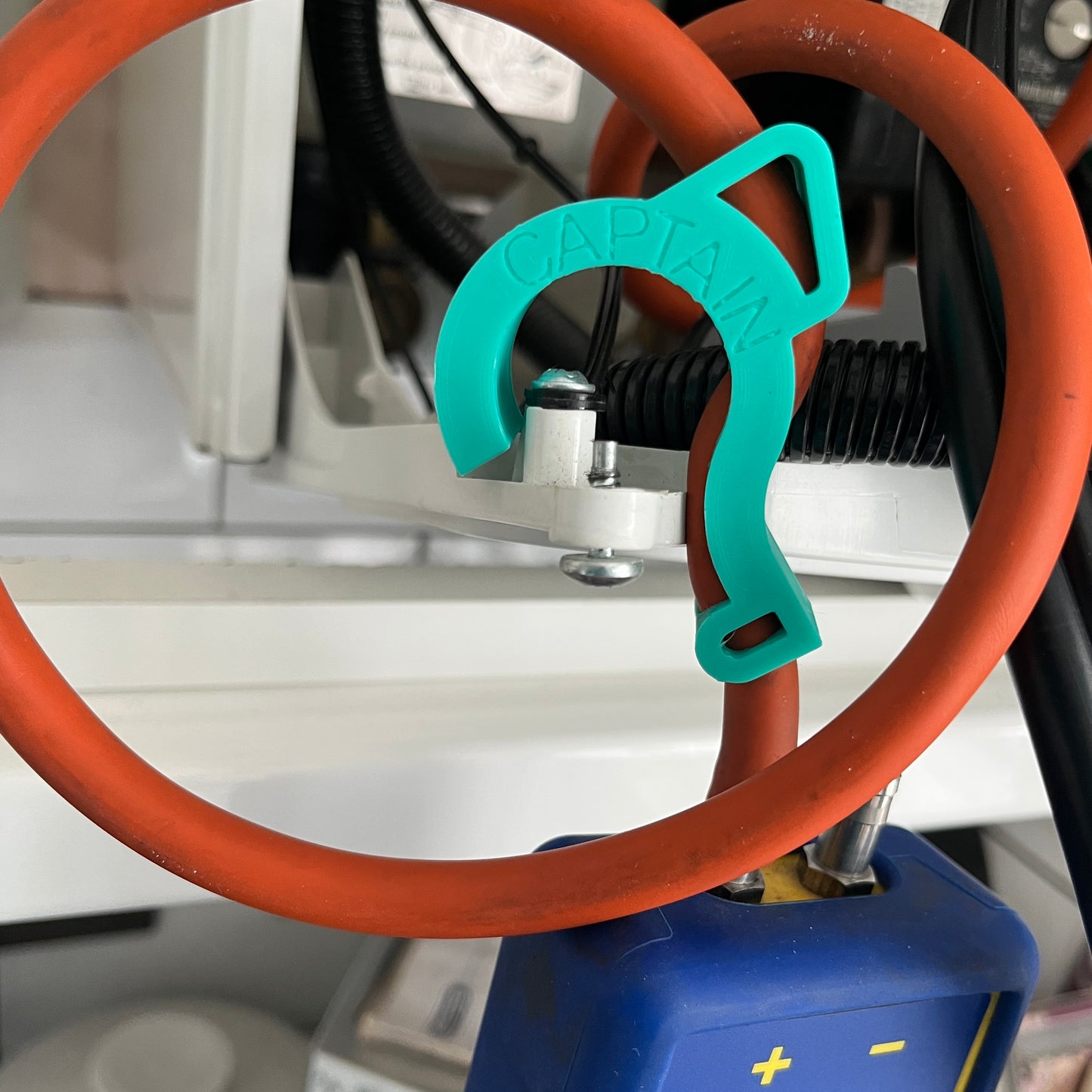 U Gauge Hook - The Captain