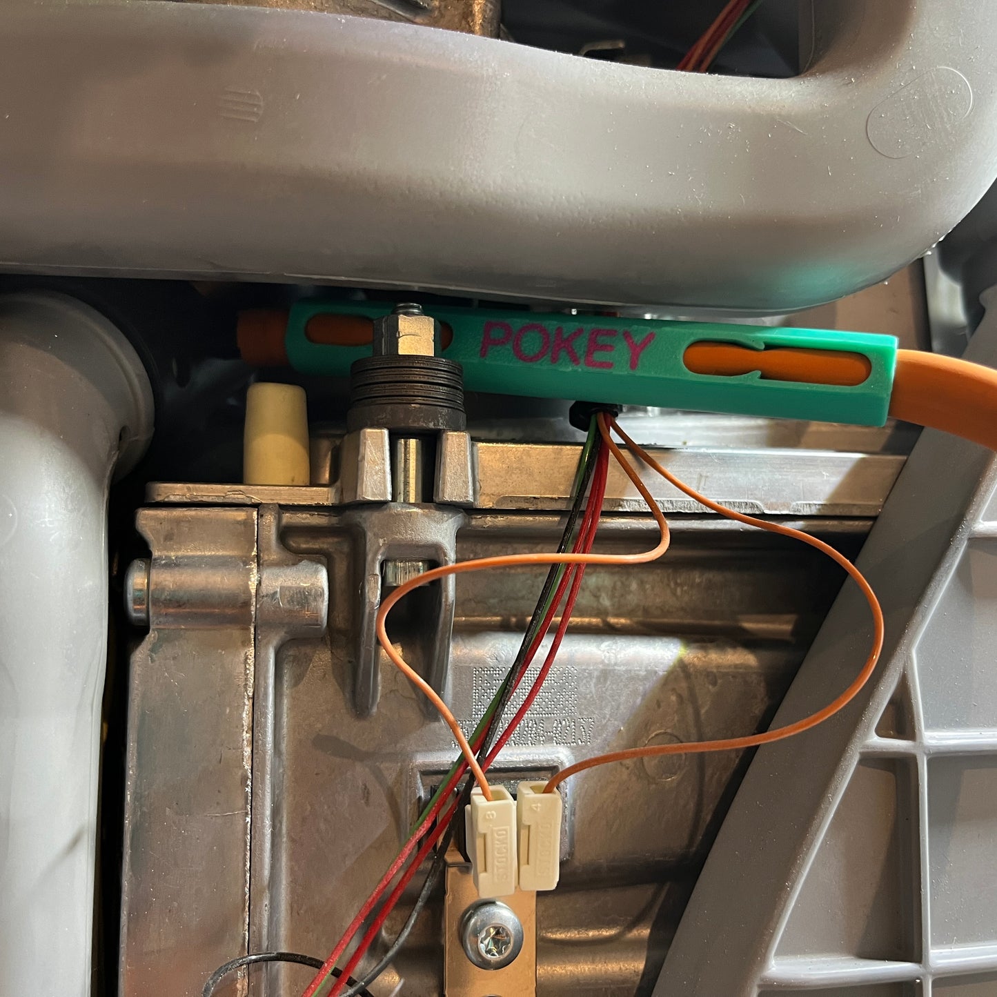 Rigid Manometer Tube Support - Pokey