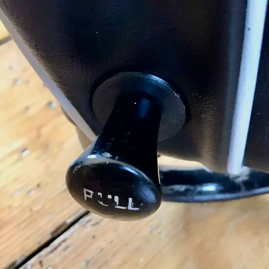 Classic Mini Seat Grommet For the Lock Down Handle - To replace CZH2730